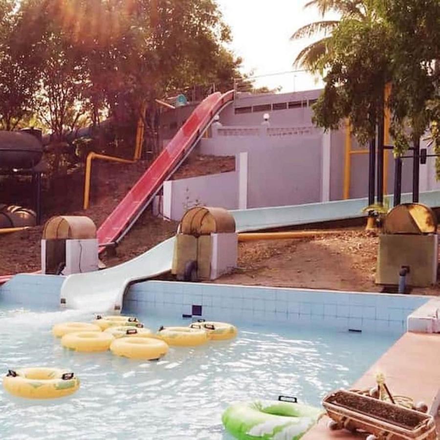 ホテル Complimentary Water Park イガットプリ エクステリア 写真