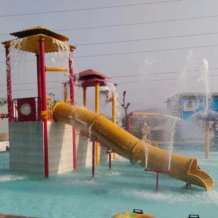 ホテル Complimentary Water Park イガットプリ エクステリア 写真